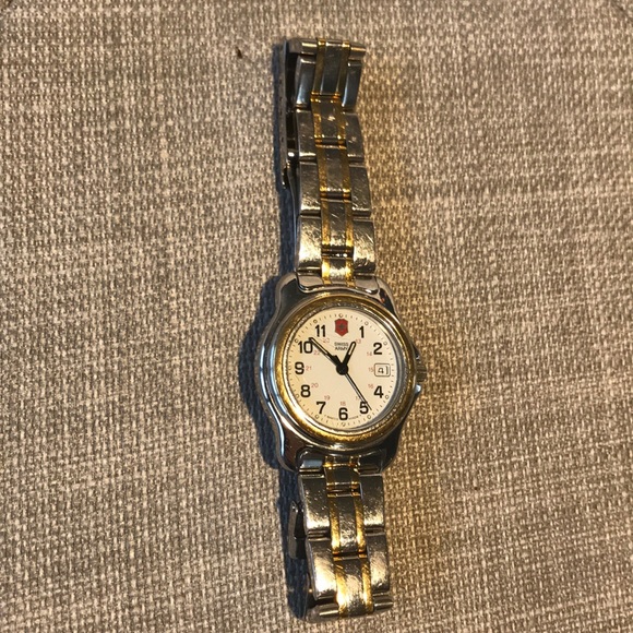 Vint. Victorinox Swiss army officers watch {ACC - Picture 3 of 6